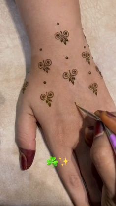 easy back hand mehndi design