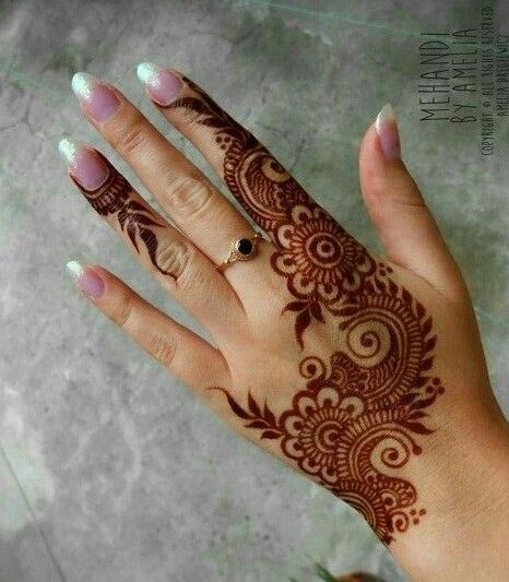 easy back hand mehndi design