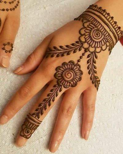 easy back hand mehndi design