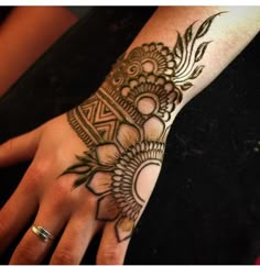 easy back hand mehndi design