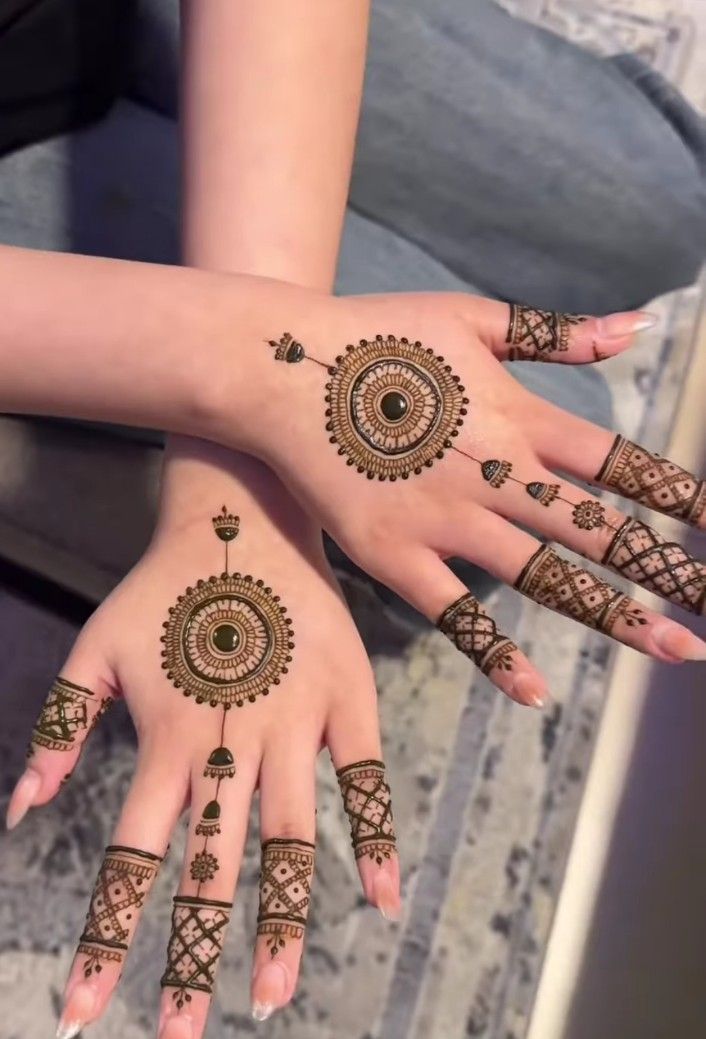 easy back hand mehndi design