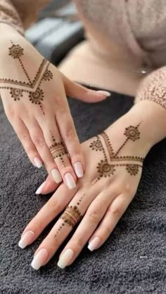 easy back hand mehndi design