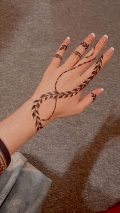 easy back hand mehndi design