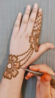 easy back hand mehndi design