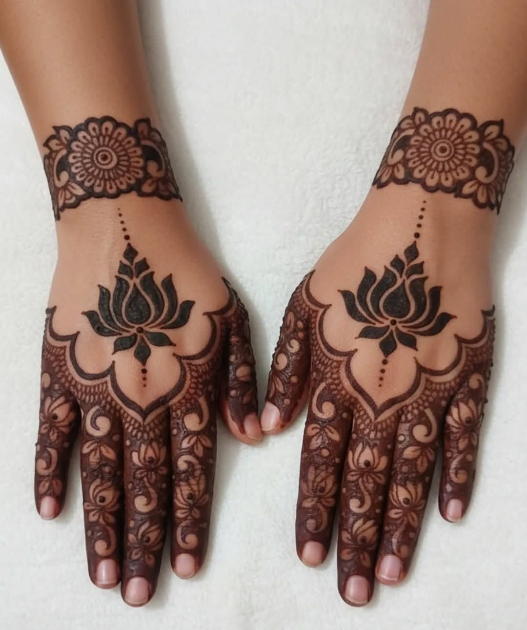 easy back hand mehndi design