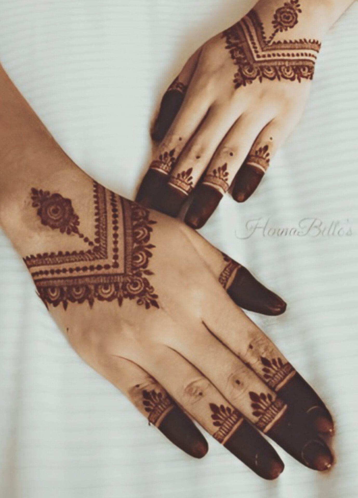 easy back hand mehndi design