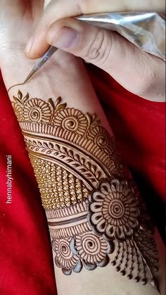 easy stylish full hand mehndi design