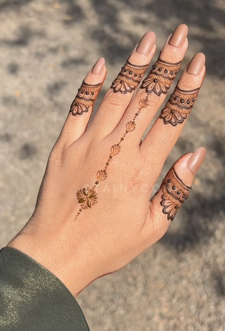 easy simple finger mehndi design