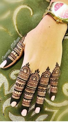 easy simple finger mehndi design