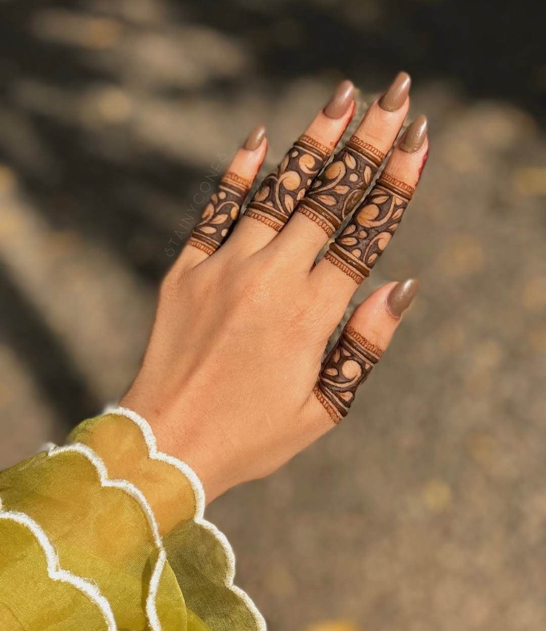 easy simple finger mehndi design