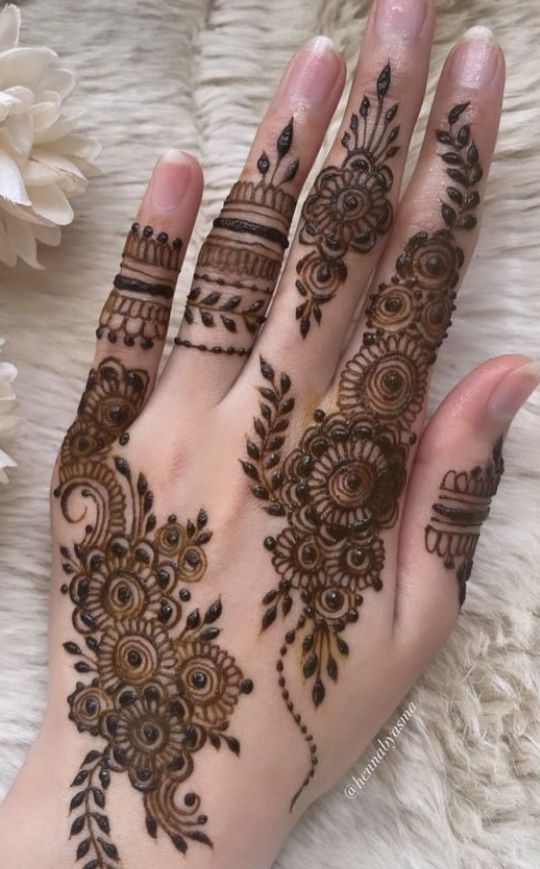 easy simple finger mehndi design
