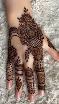 front hand simple mehndi design