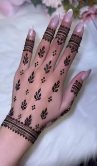 front hand simple mehndi design