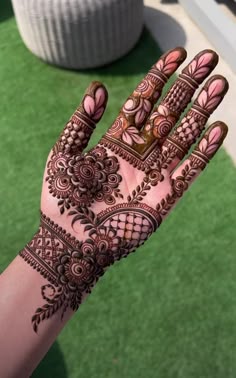 front hand simple mehndi design