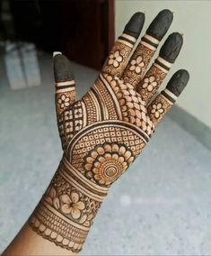 front hand simple mehndi design