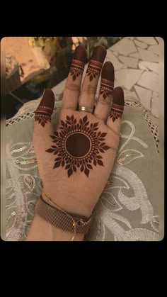 front hand simple mehndi design