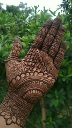 front hand simple mehndi design