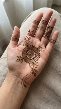 front hand simple mehndi design