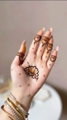 front hand simple mehndi design