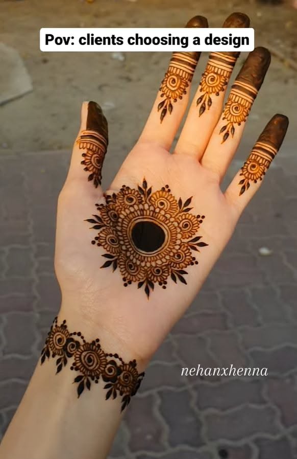 front hand simple mehndi design