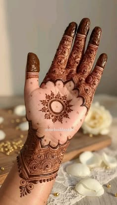 front hand simple mehndi design