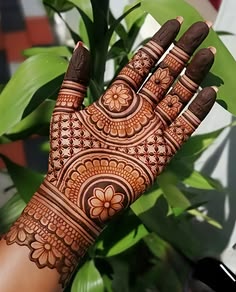 front hand simple mehndi design