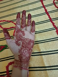 front hand simple mehndi design