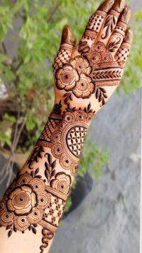 front hand simple mehndi design