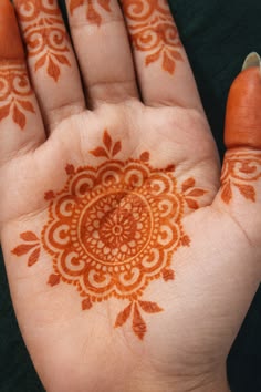 front hand simple mehndi design