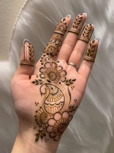 front hand simple mehndi design