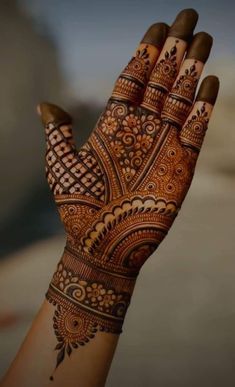 front hand simple mehndi design