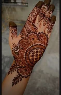 front hand simple mehndi design