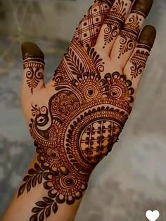 front hand simple mehndi design
