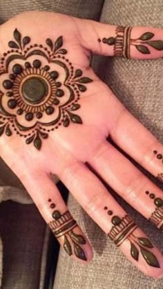 front hand simple mehndi design