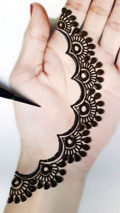 front hand simple mehndi design