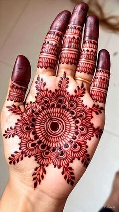 front hand simple mehndi design