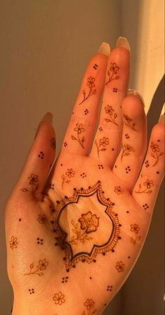 front hand simple mehndi design
