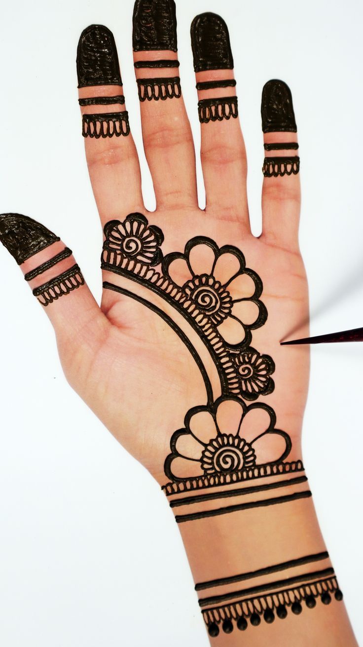 front hand simple mehndi design aesthetic easy and beautiful