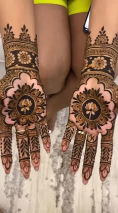 front hand simple mehndi design aesthetic easy and beautiful