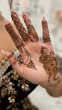 front hand simple mehndi design aesthetic easy and beautiful