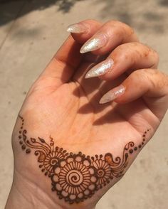 front hand simple mehndi design aesthetic easy and beautiful
