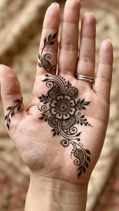 front hand simple mehndi design aesthetic easy and beautiful