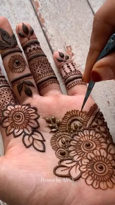 front hand simple mehndi design aesthetic easy and beautiful
