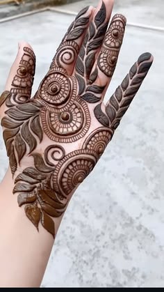 front hand simple mehndi design aesthetic easy and beautiful