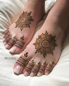 front hand simple mehndi design aesthetic easy and beautiful