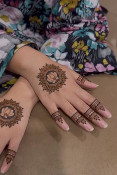 front hand simple mehndi design aesthetic easy and beautiful