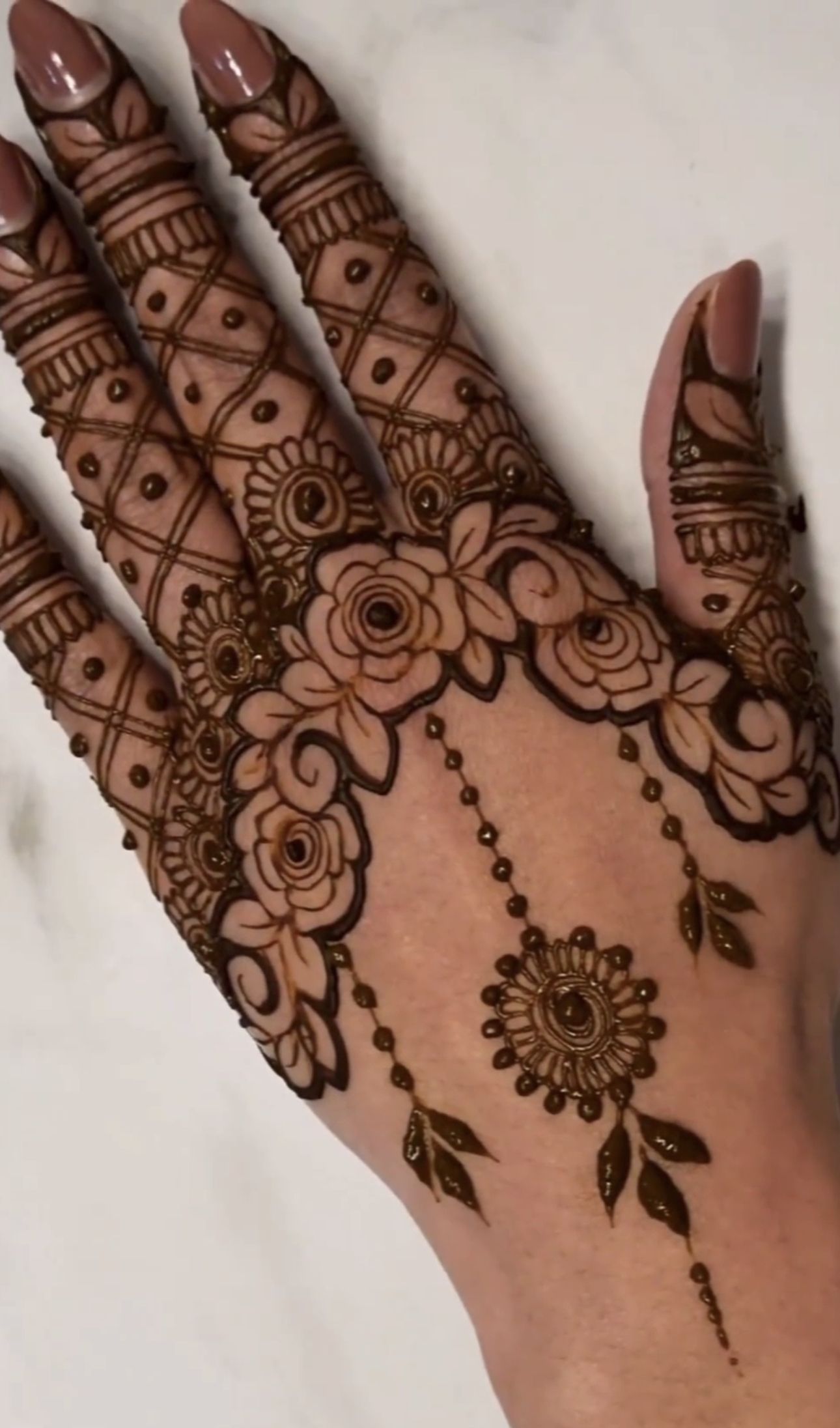 front hand simple mehndi design aesthetic easy and beautiful