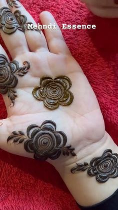 front hand simple mehndi design aesthetic easy and beautiful