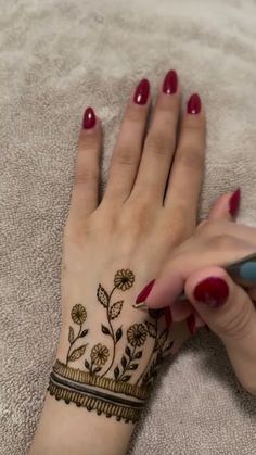 front hand simple mehndi design aesthetic easy and beautiful