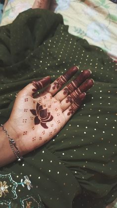 front hand simple mehndi design aesthetic easy and beautiful